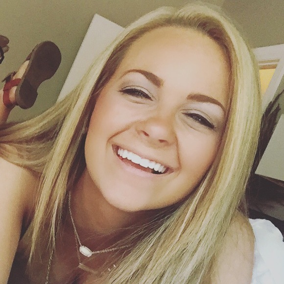 Meet your Posher, Dru :) - Picture 2 of 5